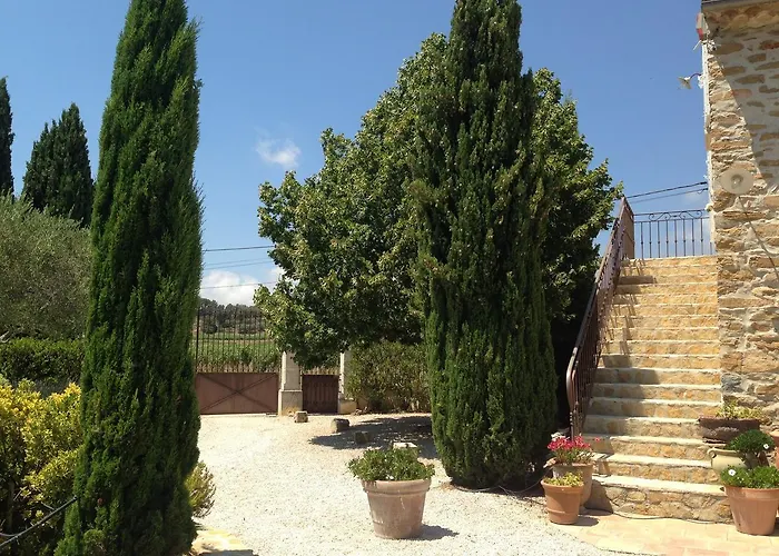 Bastide De Fontvieille Bed & Breakfast 4*