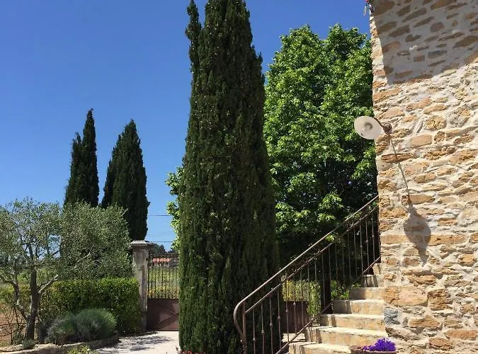 Bastide De Fontvieille Bed & Breakfast 4*