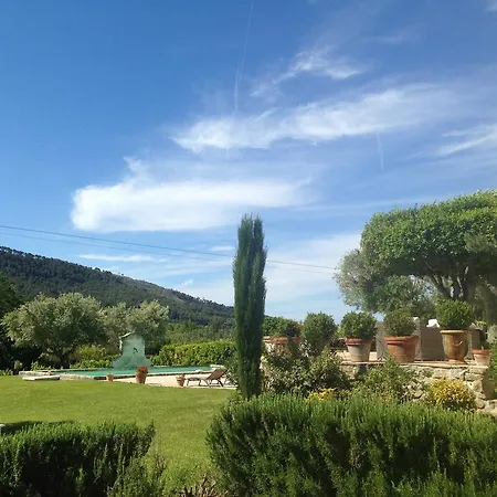 Bastide De Fontvieille Bed & Breakfast 4*