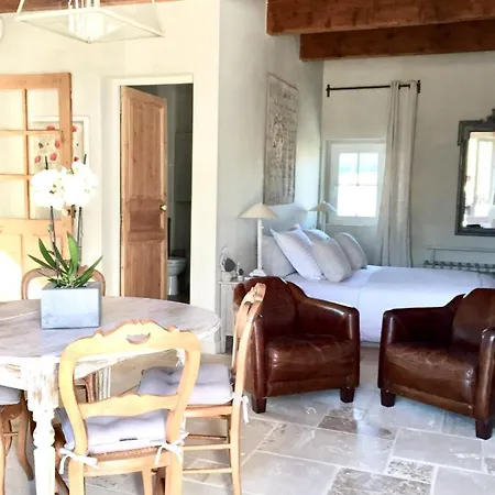 Bed & Breakfast Bastide De Fontvieille 4*